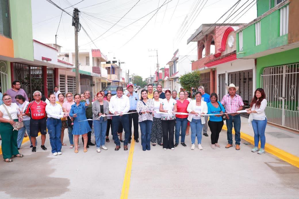 Entrega Yolanda Osuna rehabilitación integral de la calle Reynosa en Fracc. Pagés Llergo