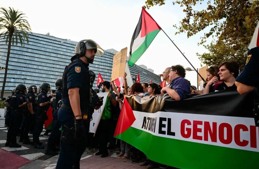 Manifestación pro Palestina en juego de la Euroliga de basquetbol deja 5 detenidos
