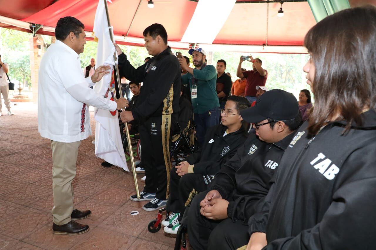 Abandera May a Delegación Paralímpica de Tabasco