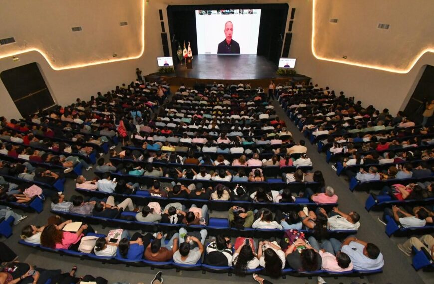 El lema de la UJAT invita a los estudiantes a transformarel mundo con su ética, talento y energía: Francesc Torralba
