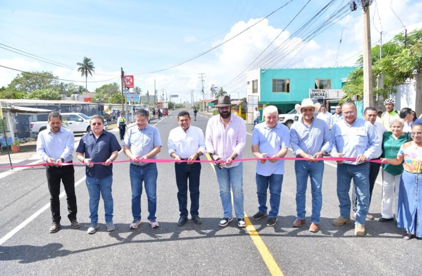 Cumple Gobierno del Pueblo al mejorar conectividad del corredor gastronómico de El Bellote, en Paraíso