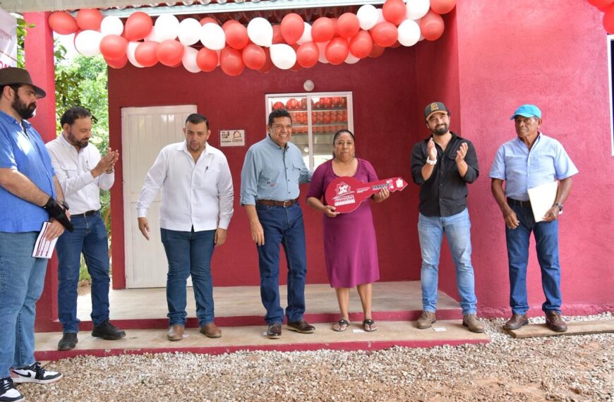 Familias jalapanecas agradecen al Gobierno del Pueblo por hacer realidad su sueño de tener una vivienda; entrega Javier May 100 casas más