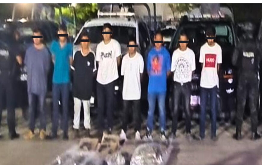 Por presuntos delitos contra la Salud y Portación de Arma de Fuego detienen a 8 en Macuspana