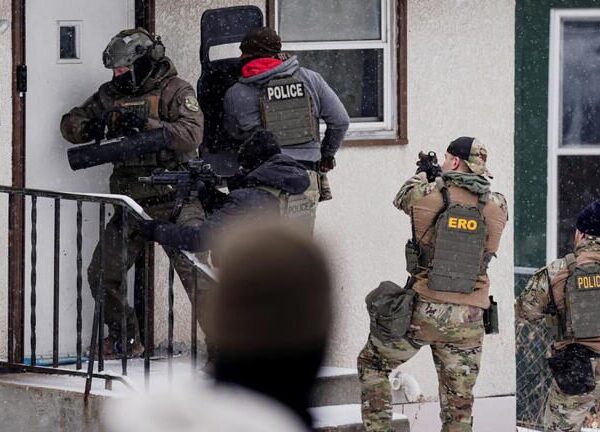 Agentes federales matan a tiros a un hombre en Mineápolis