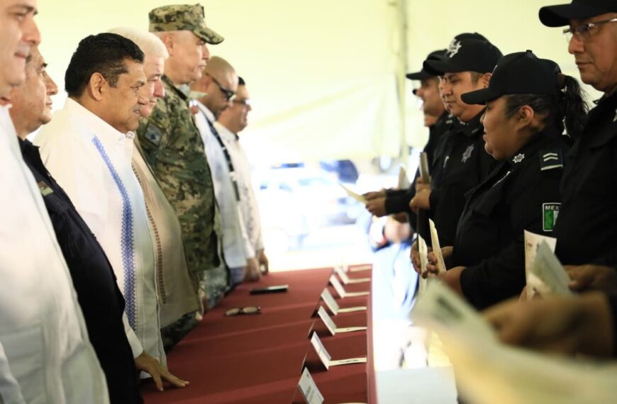 Gobierno del Pueblo profesionaliza instituciones de seguridad y fortalece construcción de la paz; reconoce Javier May a 284 policías estatales con ascensos