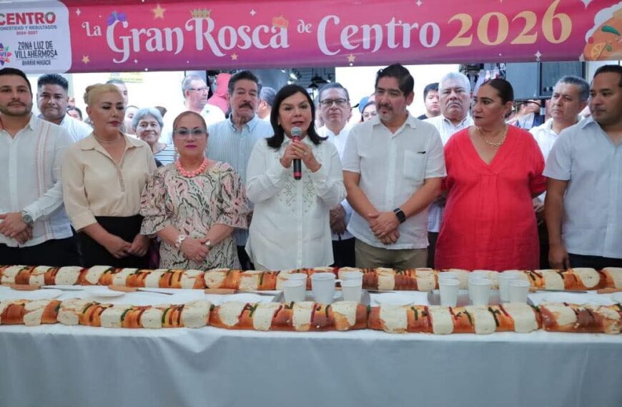 Yolanda Osuna encabeza la Gran Rosca de Reyes en el Barrio Mágico de Villahermosa