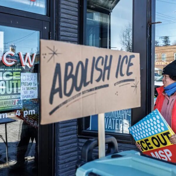 Protesta nacional en EU exige poner fin a brutalidad del ICE en redadas migratorias