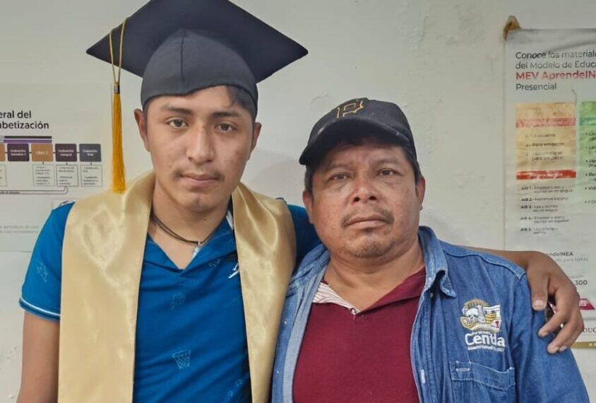 Logro que Inspira: Ismael de la Cruz recibe su certificado de secundaria tras meses de perseverancia