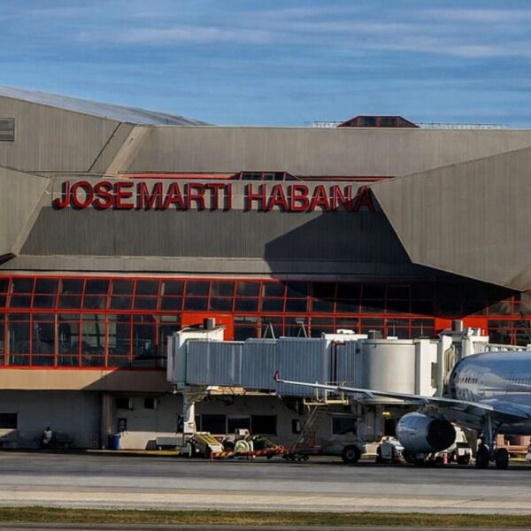 Rusia busca soluciones con Cuba ante escasez de combustible para aviones