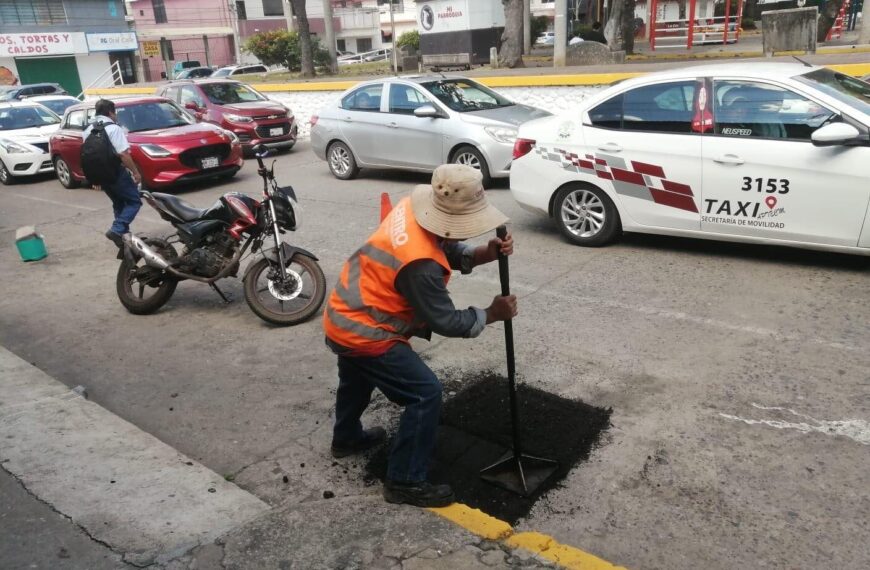 Realizan trabajos de pavimentación y mejoramiento urbano en Centro