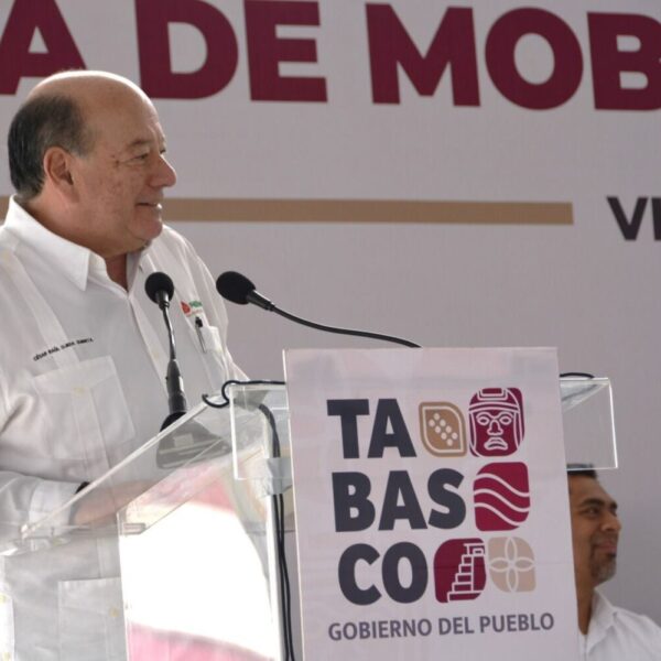 Entrega Pemex mobiliario y equipamiento escolar en Tabasco