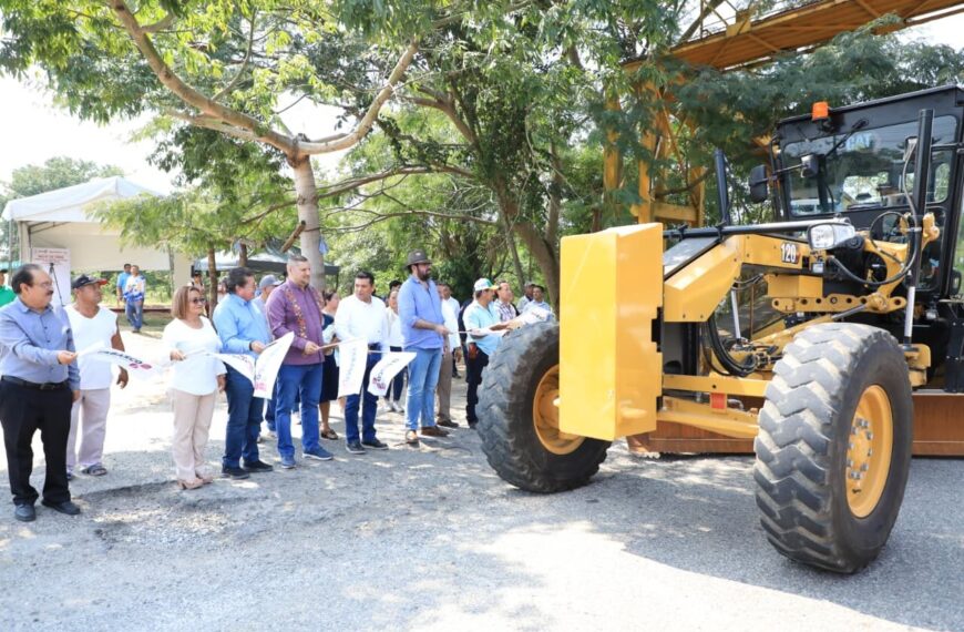 Arranca rehabilitación del camino Francisco J. Santamaría-Federico Álvarez en Macuspana; da banderazo Javier May a trabajos que dejan atrás años de rezago