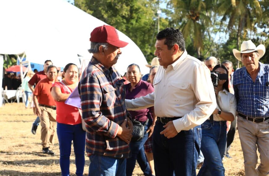 Beneficios del Gobierno del Pueblo siguen llegando a familias tabasqueñas; encabeza Javier May audiencias públicas en Comalcalco