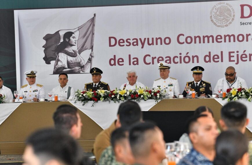 Gobierno del Pueblo reconoce entrega y compromiso del Ejército Mexicano en defensa de la soberanía nacional, la seguridad y en favor de la población en situaciones de emergencia