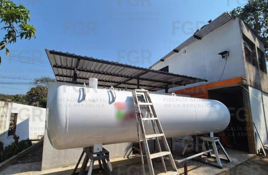 En cateo, FGR asegura aproximadamente cuatro mil 500 litros de Gas L.P., en Centro, Tabasco