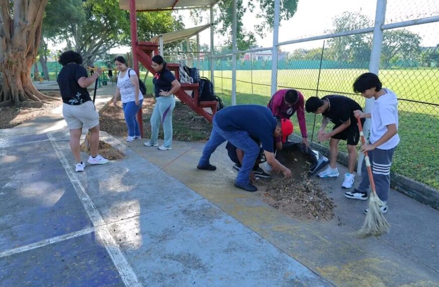 Suma Centro esfuerzos con jóvenes en Jornada Nacional de Tequios en Espacios Deportivos