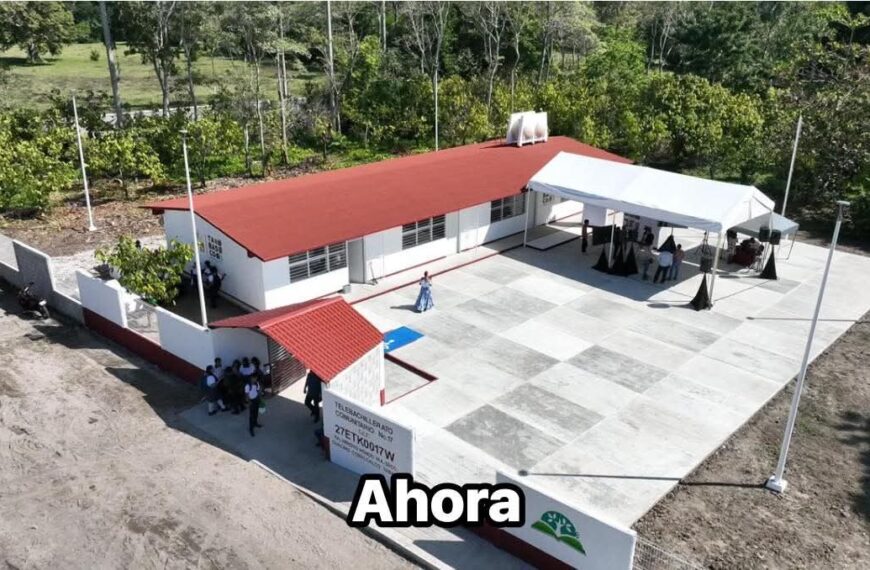 Después de 9 generaciones tomando clases en medio de paredes de madera, alumnos del Telebachillerato Comunitario Número 17 encuentran que ahora “hasta el bote de basura nuevo”