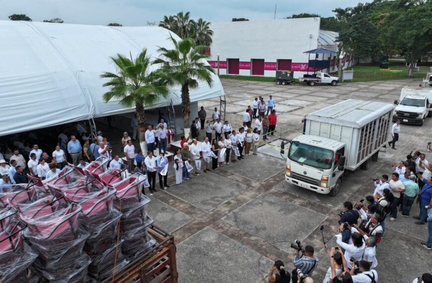 Con entrega de mobiliario escolar, Gobierno del Pueblo y Pemex impulsan educación de calidad en Tabasco