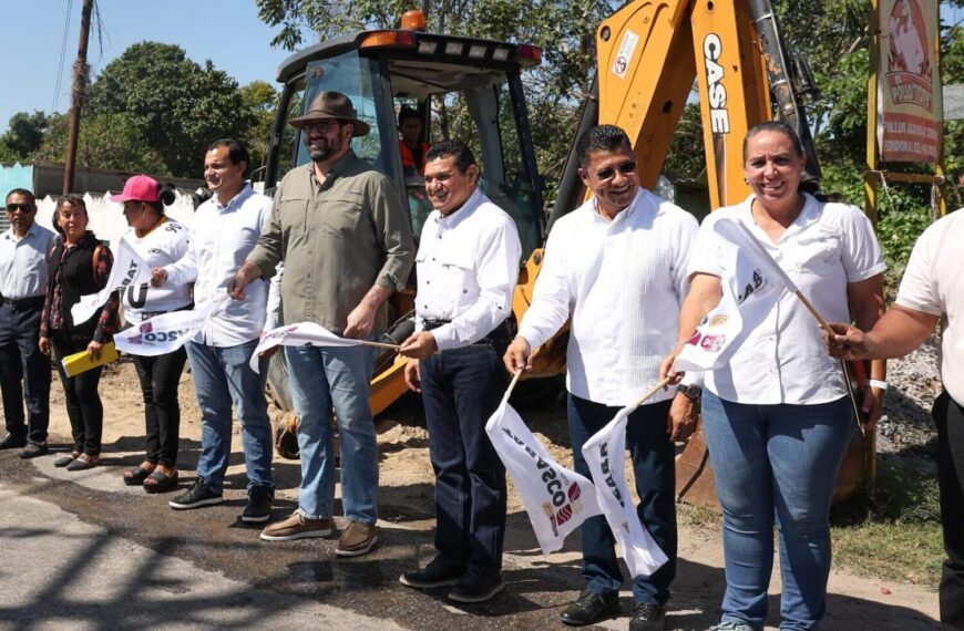 Javier May puso en marcha construcción de nueva línea de conducción y distribución del vital líquido
