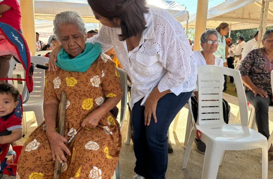 Encabeza Mari Luz Velázquez audiencia en territorio en Gregorio Méndez Magaña