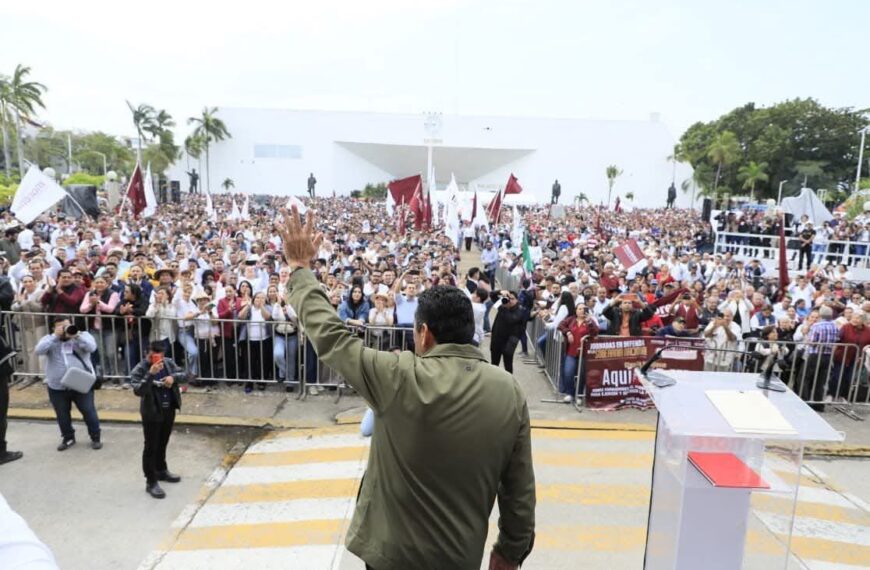 Abarrotan morenistas la Plaza de la Revolución de Villahermosa en defensa de la soberanía nacional