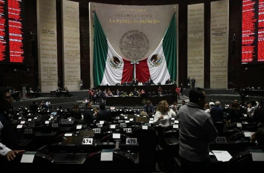 Morena y PT crean grupo de hermandad México-Cuba