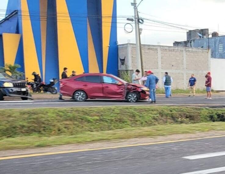 Accidente en la Villahermosa–Cárdenas genera largas filas vehiculares