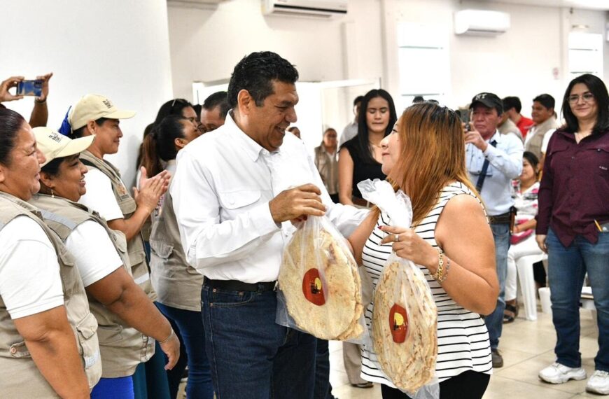 En vísperas del Día Internacional de la Mujer, entrega el Gobernador de Tabasco 1,200 tandas a emprendedoras de Centla