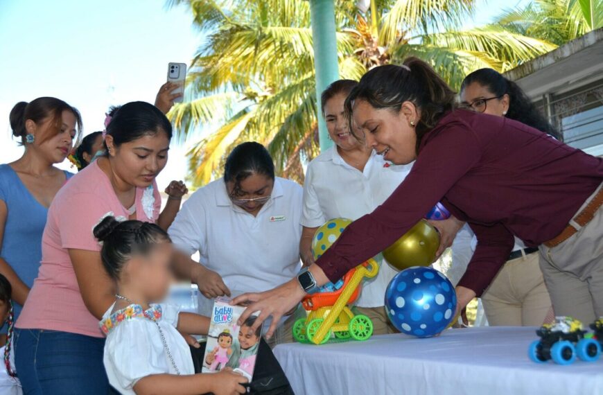 Participa Pemex en jornada de convivencia con niñas y niños de Isla Andrés García, Paraíso
