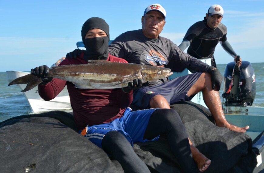 Supervisa Pemex y SEMADES apoyos al sector pesquero en mar adentro
