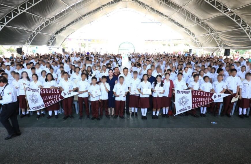 Entrega Javier May 7,571 tabletas electrónicas a alumnos de Cárdenas y Cunduacán