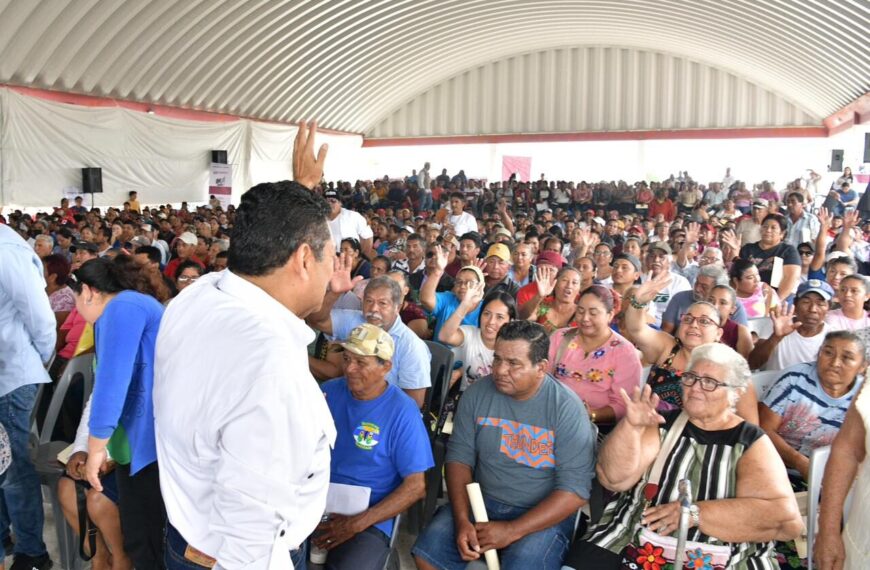 Con esfuerzos compartidos y apoyos directos, en Tabasco se reconoce a la actividad pesquera, destaca Javier May al acompañar la entrega de tarjetas Bienpesca en Cárdenas