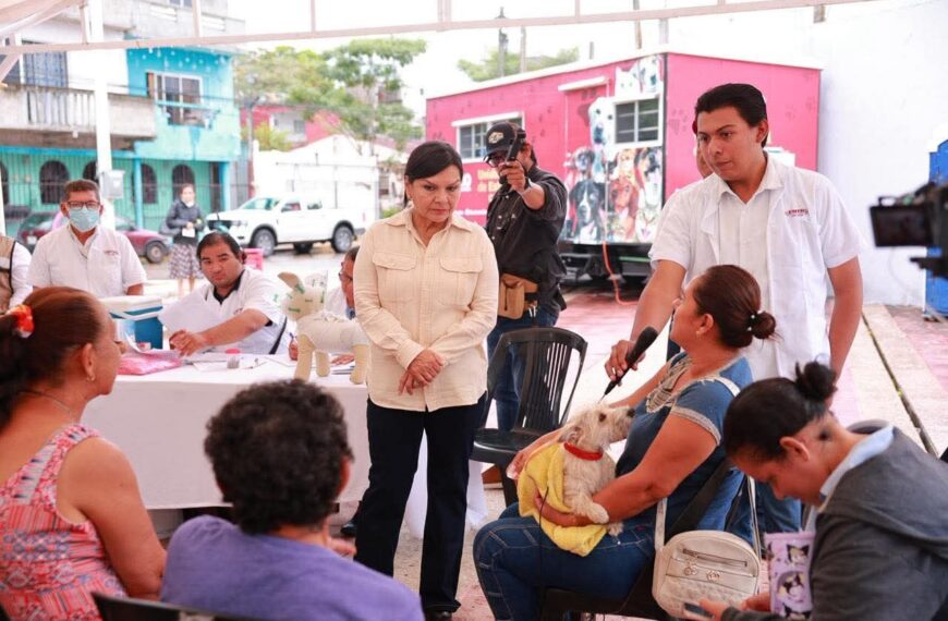 Reconoce Yolanda Osuna el esmero del personal de jardinería por embellecer los espacios públicos