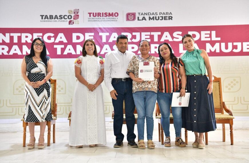 Gobierno del Pueblo impulsa desarrollo de mujeres de Huimanguillo con la entrega de mil 500 tandas