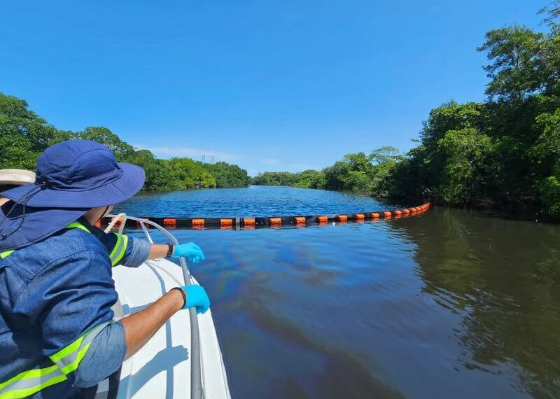 Autoridades atienden presencia de hidrocarburos en Río Seco, Paraíso