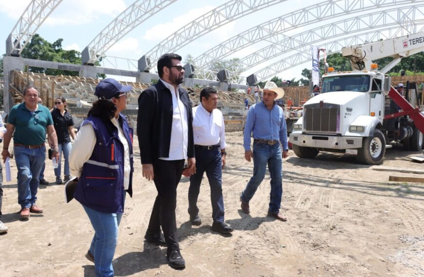 Patinódromo y Nave de Exposiciones de Stand Ganadero avanzan conforme a lo programado; Javier May realiza recorrido de supervisión