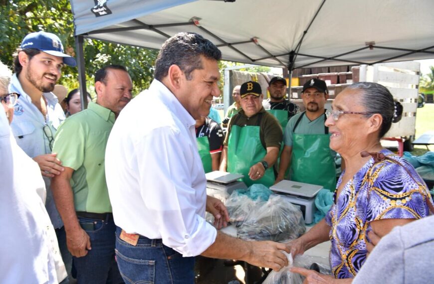 Anuncia Javier May entrega de dos ambulancias para agilizar atención en casos de urgencias médicas en comunidades Azucenas y Gutiérrez Gómez de Cárdenas