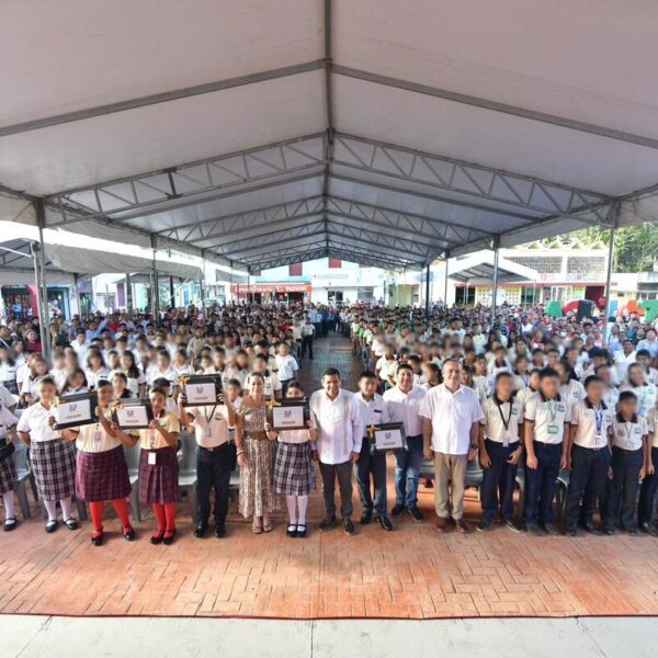 2,589 estudiantes de secundaria cuentan con mejores herramientas para su aprendizaje