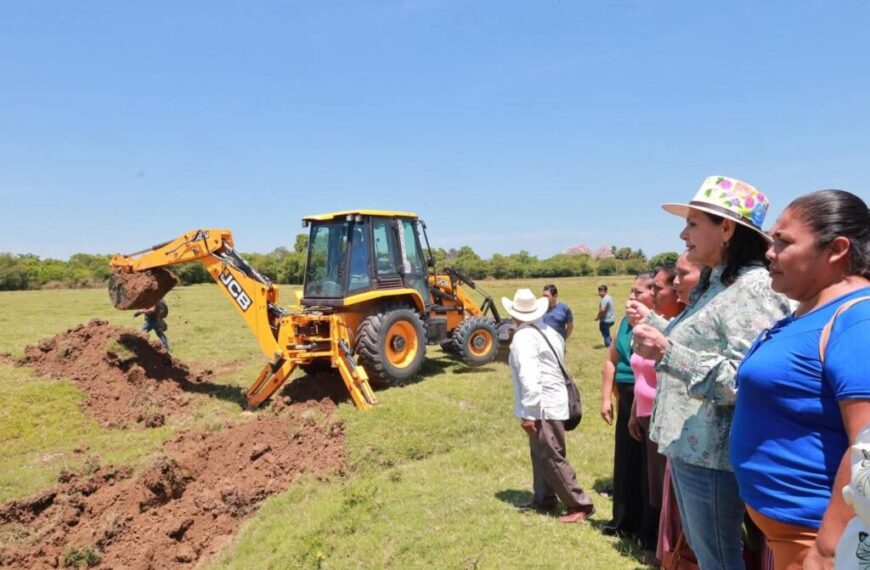 Acción histórica: Yolanda Osuna pone en marcha construcción de jagüeyes en los Aztlanes con maquinaria llevada a través del río Grijalva