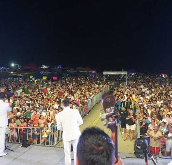 Homenaje a Carlos Colorado, fundador de La Sonora Santanera, en Sánchez Magallanes