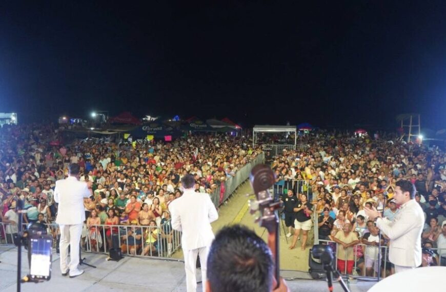 Homenaje a Carlos Colorado, fundador de La Sonora Santanera, en Sánchez Magallanes