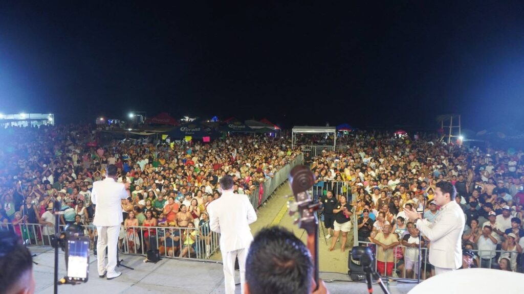 Homenaje a Carlos Colorado, fundador de La Sonora Santanera, en Sánchez Magallanes