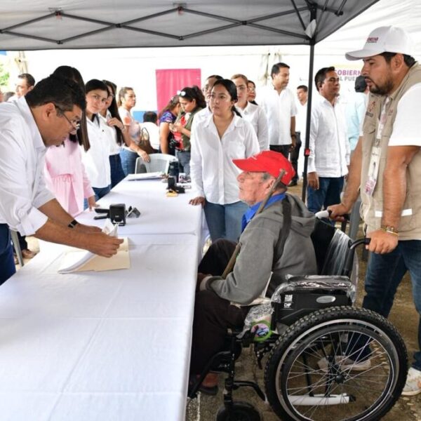 Javier May Rodríguez acerca apoyos y programas a comunidades de Jalapa con Jornadas en Territorio