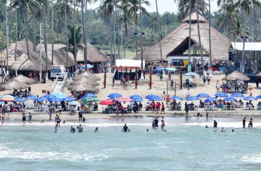 Disfrutan de playas limpias y seguras en Paraíso