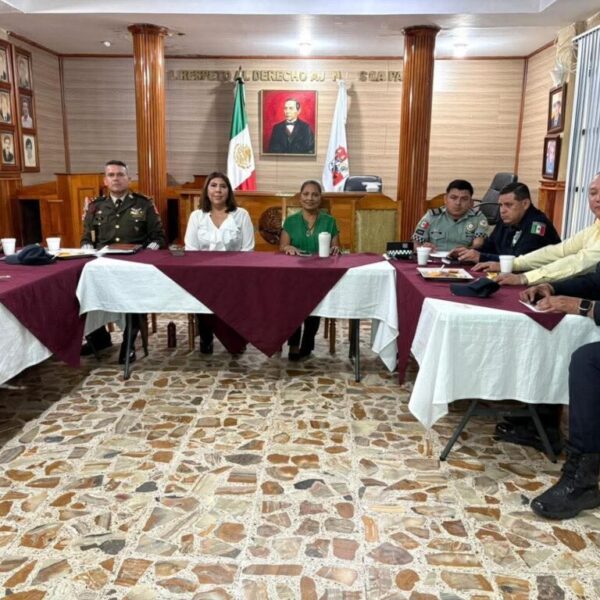 Encabeza Mari Luz reunión con la mesa de seguridad