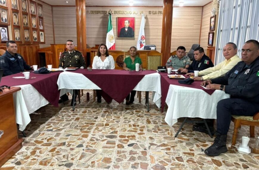 Encabeza Mari Luz reunión con la mesa de seguridad