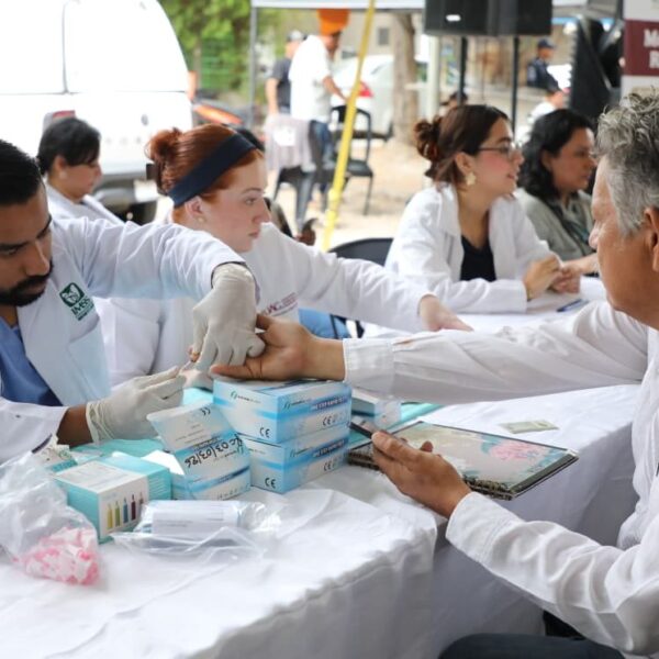 Vecinos de colonia Espejo II reciben beneficios de Jornadas de Paz