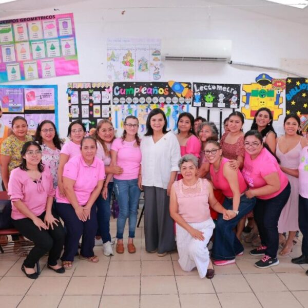Visita Yolanda Osuna en el Día Naranja a beneficiarias del programa Mujeres al Centro