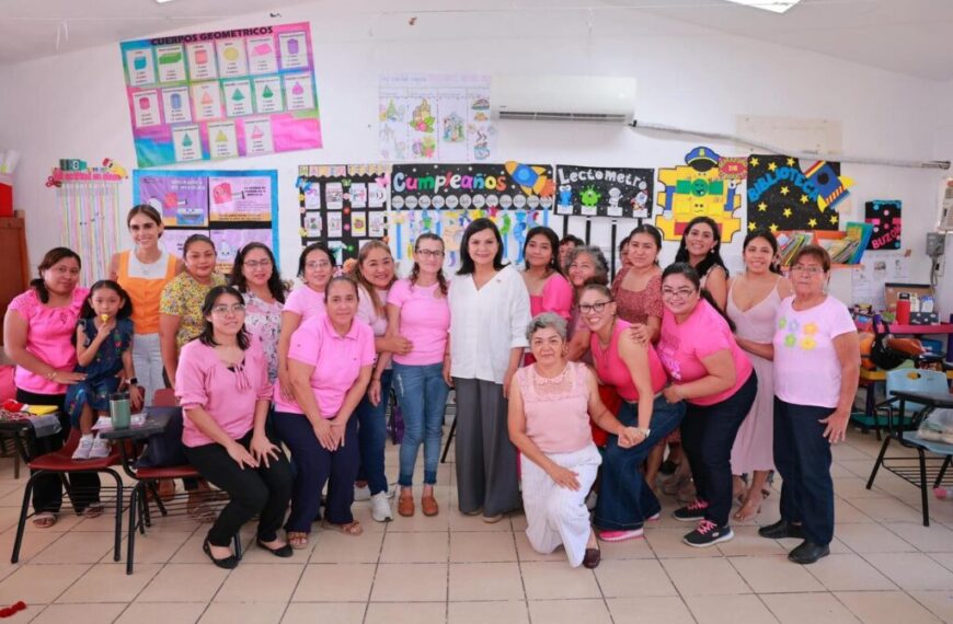 Visita Yolanda Osuna en el Día Naranja a beneficiarias del programa Mujeres al Centro