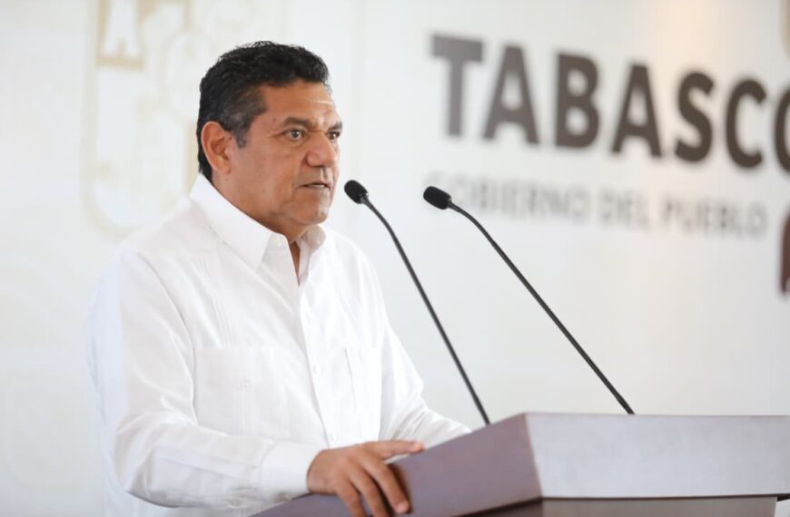Destaca Javier May saldo blanco de Desfile de Carros Alegóricos